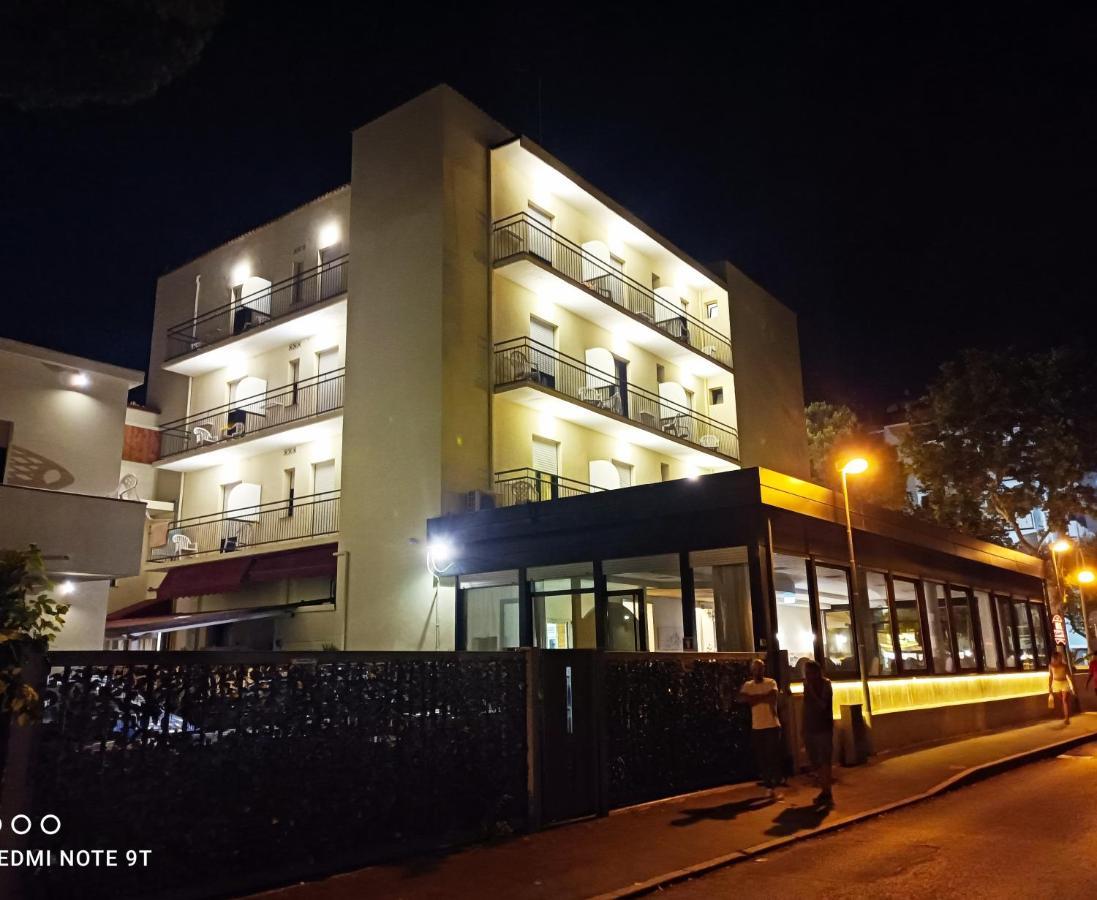 Hotel Garisenda B&B - In Centro A Riccione - Exterior foto